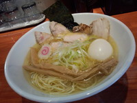 「淡麗 中華そば 塩 ﾐｯｸｽﾁｬｰｼｭｰ 味玉」@中華そば 輝羅の写真