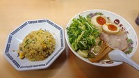 「チャーハン定食（900円）＋青ネギ（120円）＋味付玉子」@天下一品 立川店の写真