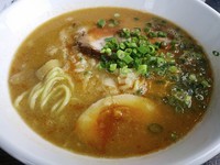 「濃厚こってり　エビ風味ラーメン　８００円」@麺家 椿の写真