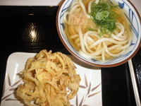 「かけうどん+野菜かき揚げ　「280円+130円」」@丸亀製麺 イオンモール春日部店の写真