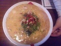 「赤亀750円:中太麺･大盛･ﾆﾝﾆｸ普通･背脂普通･濃さ普通」@ラーメン亀太郎の写真