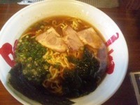 「黒亀750円:中太麺･ﾆﾝﾆｸ普通･背脂普通･濃さ普通」@ラーメン亀太郎の写真