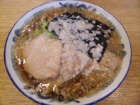 「ルーキー煮干し750円･背脂普通」@麺屋 春馬の写真