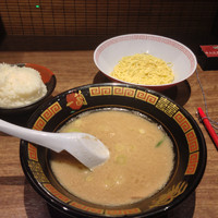 「ラーメン＋替え玉＋ご飯」@天然とんこつラーメン専門店 一蘭 京都八幡店の写真