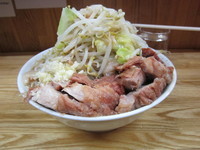 「小豚（ヤサイニンニクアブラ）」@ラーメン二郎 赤羽店の写真