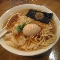 「醤油わんたんめん＋半熟味付玉子」@らーめん雅ノ屋の写真