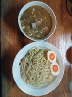 「半肉入りつけそば(あつもり)＋醤油玉子(味玉)」@麺 髙はしの写真