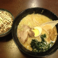 「こくうま・しお＋ミニちゃ〜しゅ〜丼のセット980円（平日限定）」@旭川発 ら～めん 悠Youの写真