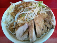 「小ブタラーメン カレー ニンニク少し」@ラーメン 学の写真