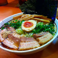 「塩ラーメン全部のせ」@台湾まぜそば はなび 緑店の写真