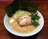 「豚骨醤油らーめん（並）（680円）」@横浜家系ラーメン 藤家の写真