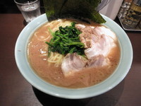 「らーめん 中+チャーシュー」@横浜家系らーめん いずみ家の写真