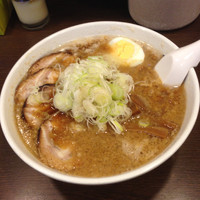 「特製元ちゃーしゅーラーメン➕大盛➕麺固め➕薬味・背脂多め」@亀戸元楽の写真