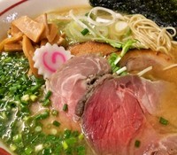 「1／3～1／4日限定　丸地鶏比内黄金(900円)」@MENYA 食い味の道有楽の写真