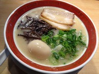 「白玉子＋替玉（￥600＋1回無料）」@博多ラーメン ばりかた屋 鴨居店の写真