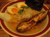 「鮎○ゴトラーメン，味玉+ 鮎焼おにぎり」@鮎ラーメン 二子玉川店の写真