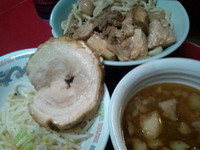 「小つけ麺豚入り(ラー油抜き) 巻きチャー ニンニク少し」@蓮爾 登戸店の写真