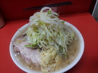 「小豚＋ニンニクヤサイ」@ラーメン二郎 神田神保町店の写真