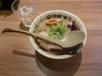 「塩　ハーフ」@ラーメン次郎長 新千歳空港店の写真