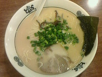 「博多とんこつらーめん大盛７００円」@東京とんこつ とんとら 天川大島店の写真