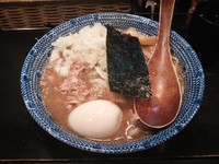 「濃厚狼煙らーめん(細麺)+味玉+玉ねぎ」@狼煙 〜NOROSHI〜の写真
