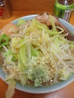 「小豚味玉野菜ニンニクカラメ」@ラーメン二郎 新橋店の写真