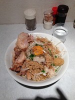 「まぜそば 醤油 肉増し」@麺処 MAZERU 代々木店の写真