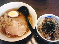 「しょうゆラーメン404円＋ミニチャーシュー丼」@壱徹屋 狭山店の写真
