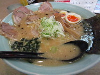 「盛りだくさん（？）醤油ラーメン（中盛り）」@麺房 勝やの写真