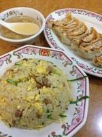 「餃子￥２３１＋焼きめし￥４２０」@餃子の王将 柏松ヶ崎店の写真