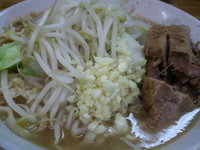 「小ラーメン(カタメ・ニンニク)￥650」@ラーメン二郎 赤羽店の写真