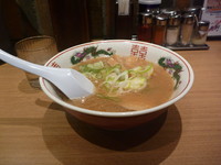 「醤油ラーメン　ハーフサイズ」@梅光軒 新千歳空港店の写真