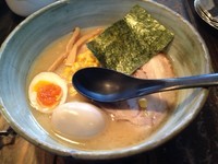 「きよつきラーメン（とんこつ細麺）/\750」@らーめん きよつきの写真