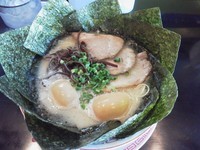 「特製長浜ラーメン　海苔・玉子トッピング　替え玉」@博多長浜らーめん 六角堂の写真