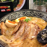 「焼きチャーシュー麺」@よってこや 五反田東興ホテル店の写真