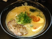 「とろり白湯塩らーめん＋塩たま  850円」@ひるがおの写真