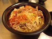 「紅らーめん + 温泉たまご」@麺創研 紅 府中の写真