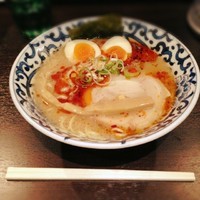 「煮玉子辛旨らー麺」@東京駅 斑鳩の写真