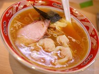 「ワンタン麺(３個)￥750」@支那ソバ すずきの写真