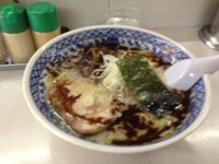 「とんこつ塩らーめん 黒 ¥650」@ラーメン・ぶーけの写真