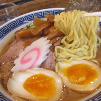 「味玉そば（８５０円）」@らーめんはたかくるの写真