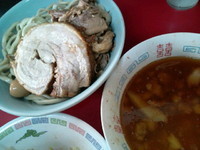 「小つけ麺豚入り(ラー油少なめ) 巻きチャー ニンニク少し」@蓮爾 登戸店の写真