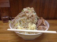 「ラーメン（麺硬め、野菜とアブラ増し）」@ラーメン二郎 赤羽店の写真