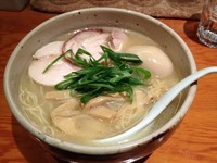 「鶏チャーシュー麺＋味玉一個 900円」@麺屋 臥龍の写真