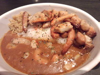 「燻製カレー（スタンダード・燻度3）小盛＋燻製シーフード」@燻製カレー くんかれ 日本橋人形町店の写真