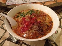 「トマトとん骨・坦々麺 + かえ玉 + にんにく」@めんや Bar クアトロの写真