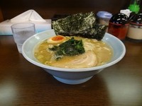 「家系ラーメン（並盛り）」@横浜家系六角ラーメン 源壱家の写真