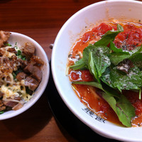 「完熟トマトラーメン＋チャーマヨライス」@とんこつラーメン博多風龍 新宿東口店の写真
