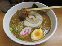 「とんこつ魚介らーめん：700円」@一こく 品川店の写真