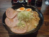 「醤油ラーメン大盛　730円　麺硬め/煮玉子/ビール」@麺処 繋-Guの写真